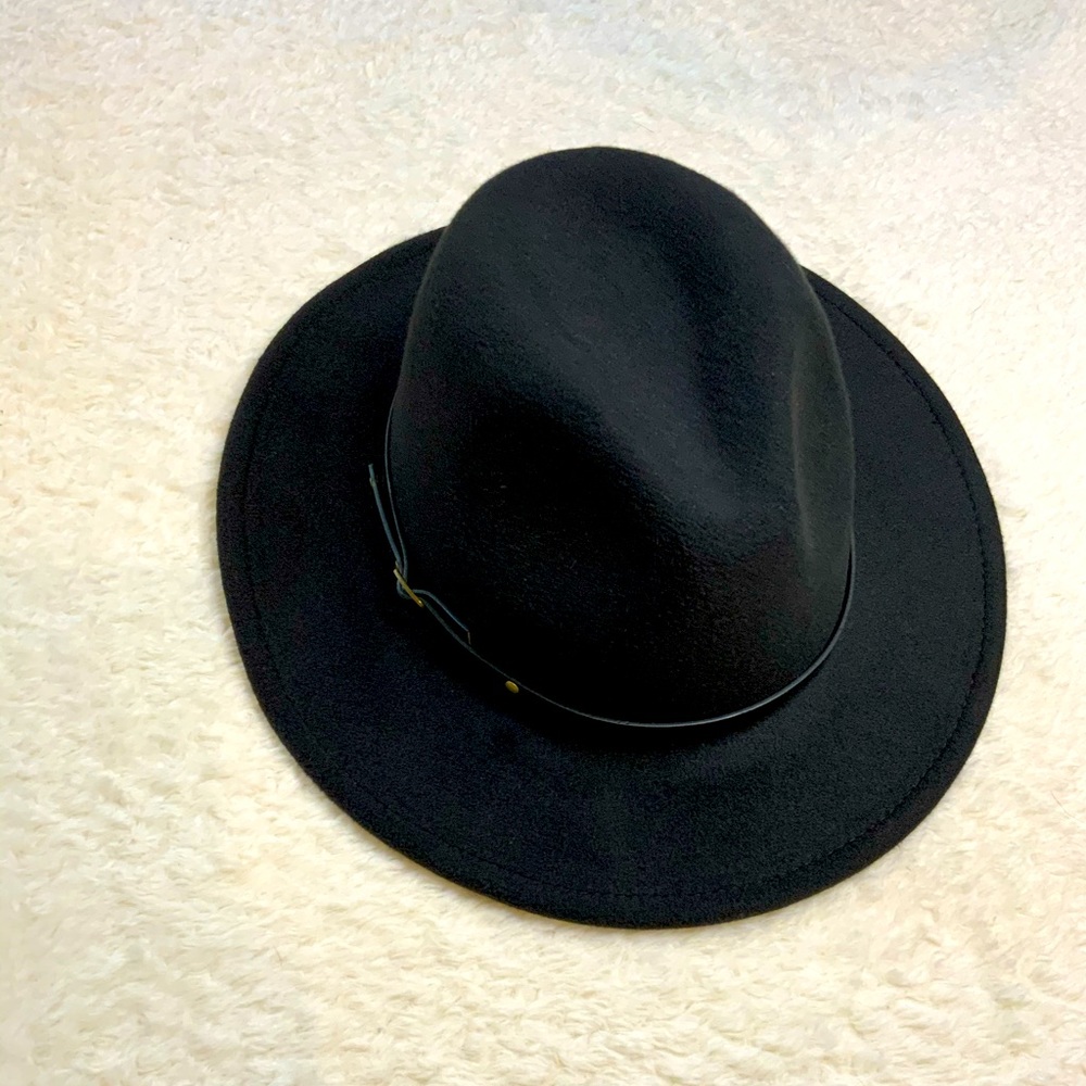 🆕Women’s Felt Designer Hat Black/Red Inside NWOT